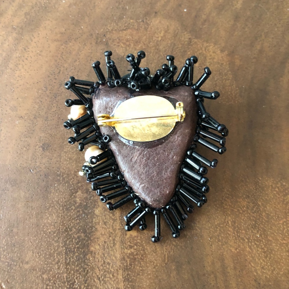 Dalmatian Jasper beautiful & unique artisan made brooch adorned w/beads & pearls - Picture 6 of 7